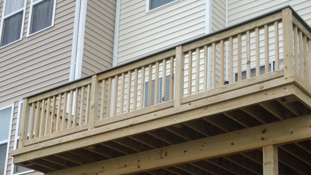 Inset Wood Railing with Wood Baluster | http://loudoundeckandfence.com